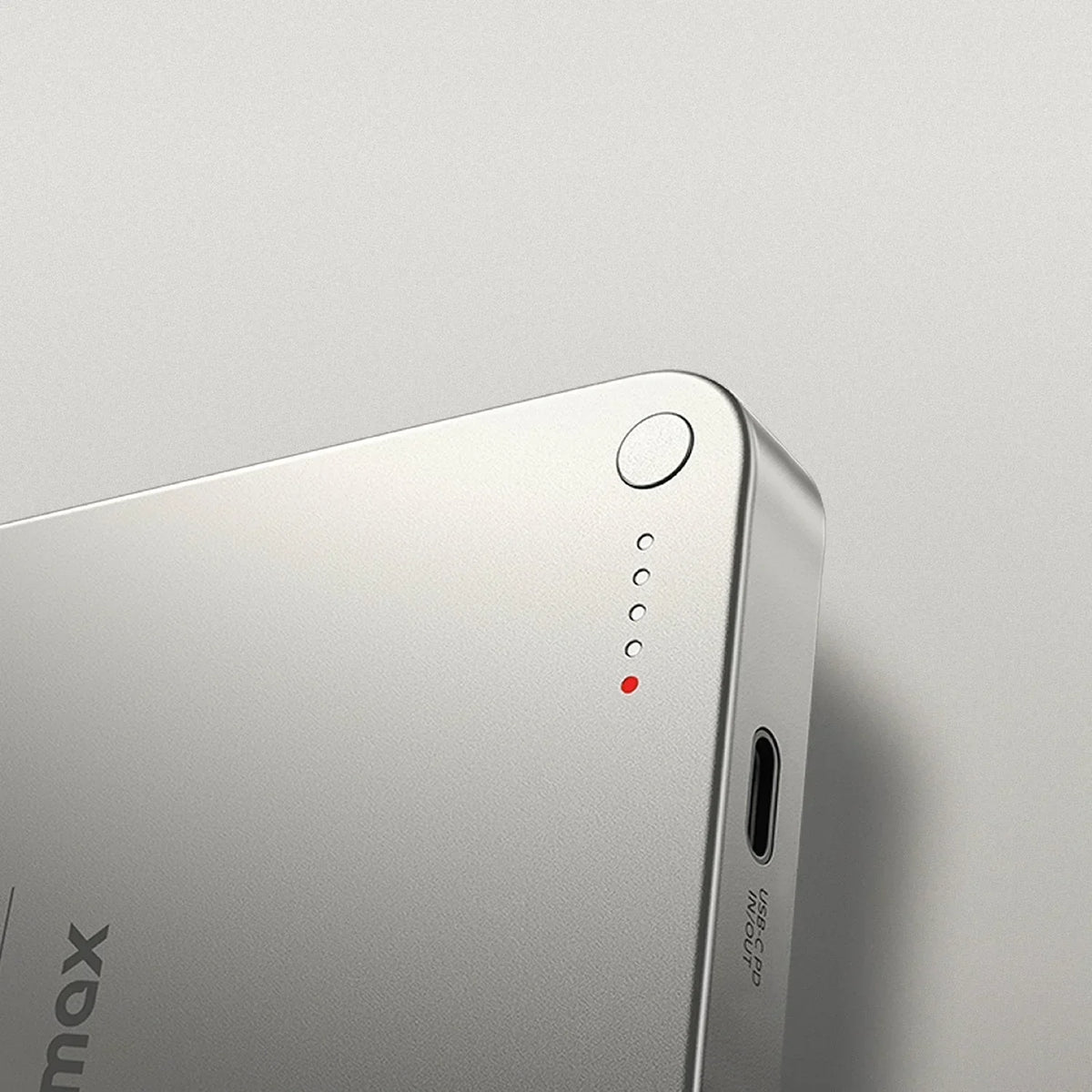 MOMAX Q.MAG X Metal Magnetic Wireless Charger 5000mAh/10000 mAh Cell Phone Power Bank Compatible with MagSafe